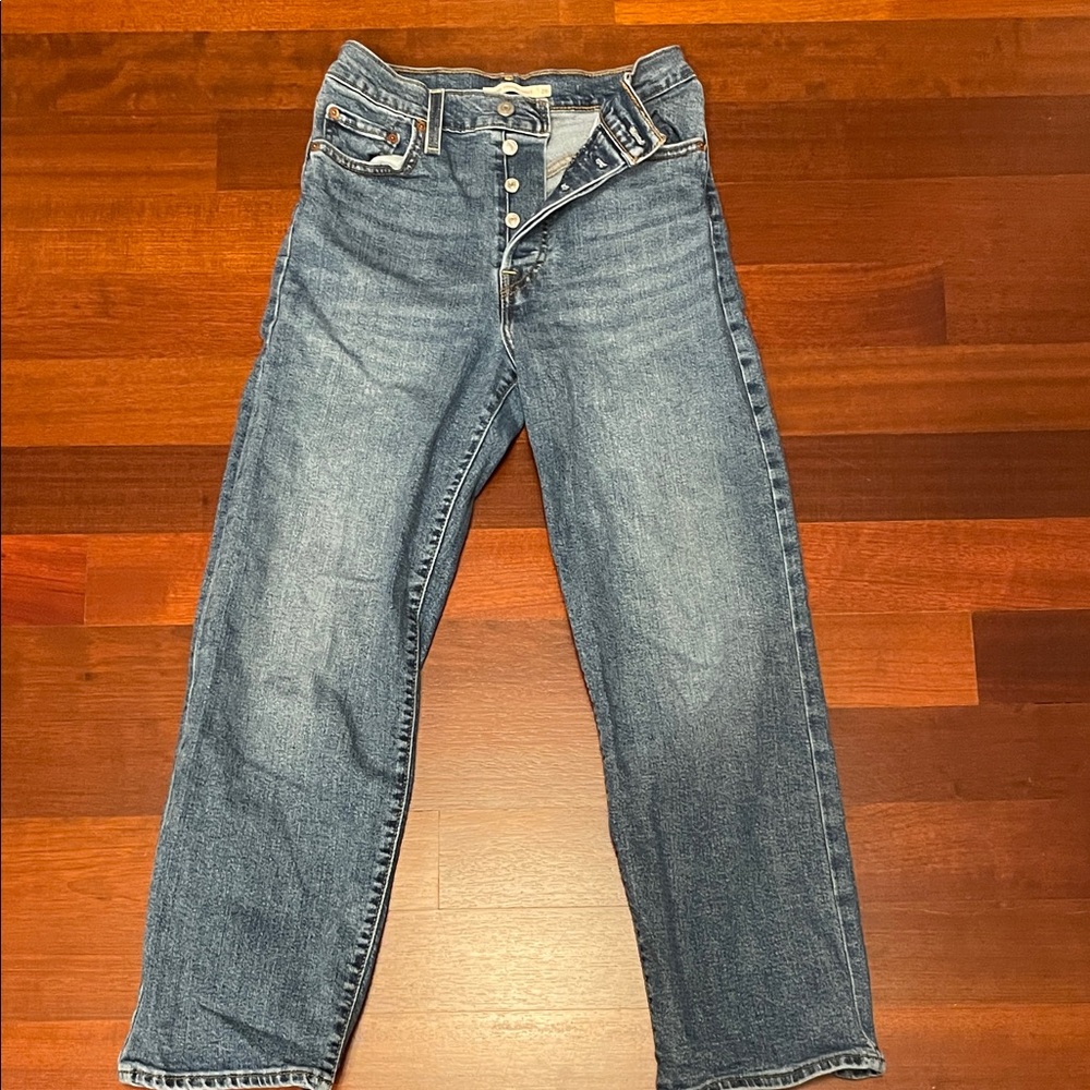 Levi's Women's Blue Straight Leg Jeans.  Ribcage Straight Ankle.